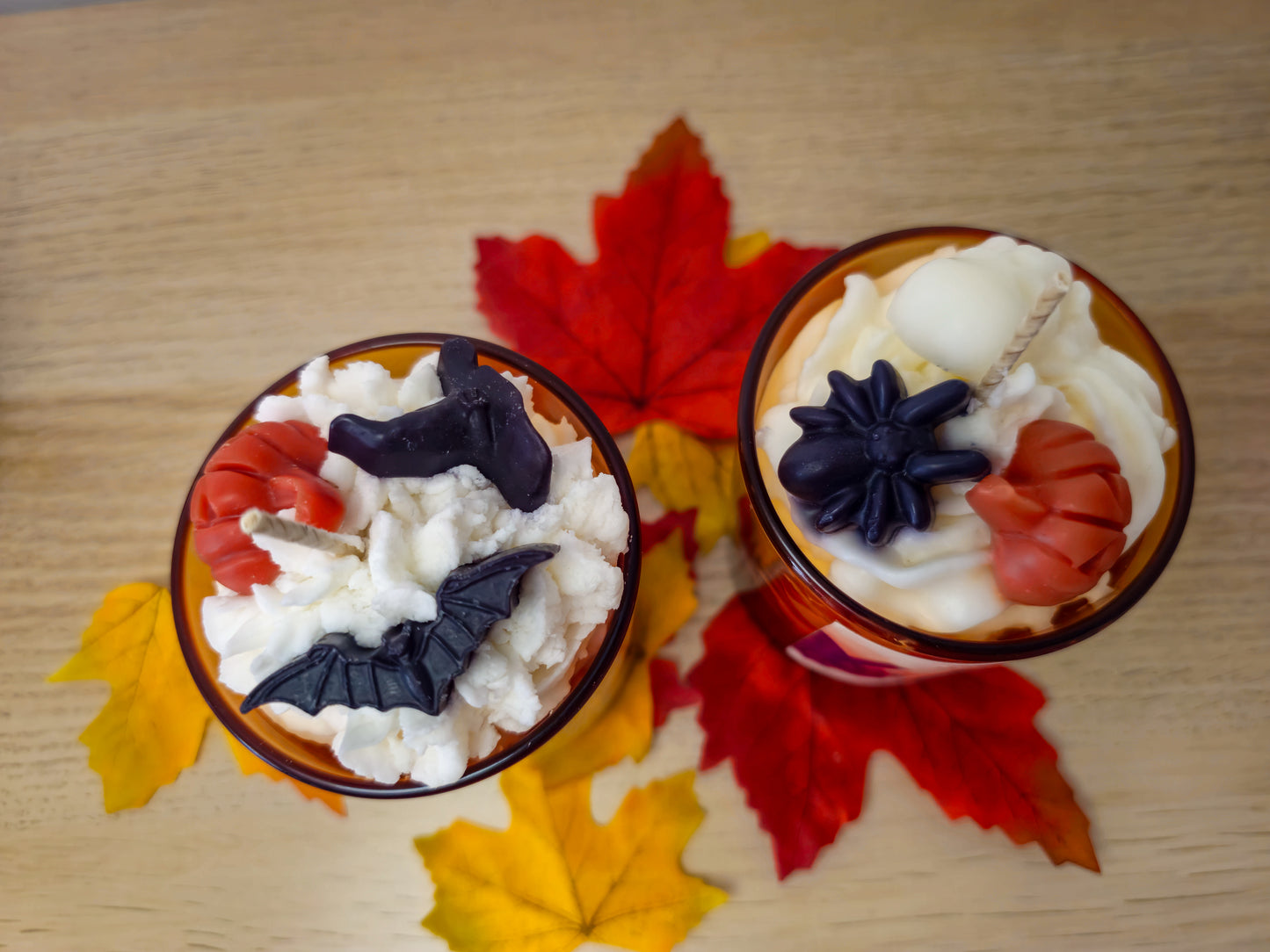 Bougie parfumée artisanale en verre ambré à la cire de coco – parfum muscade et cannelle, mèche en coton, édition classique ou Halloween décorée