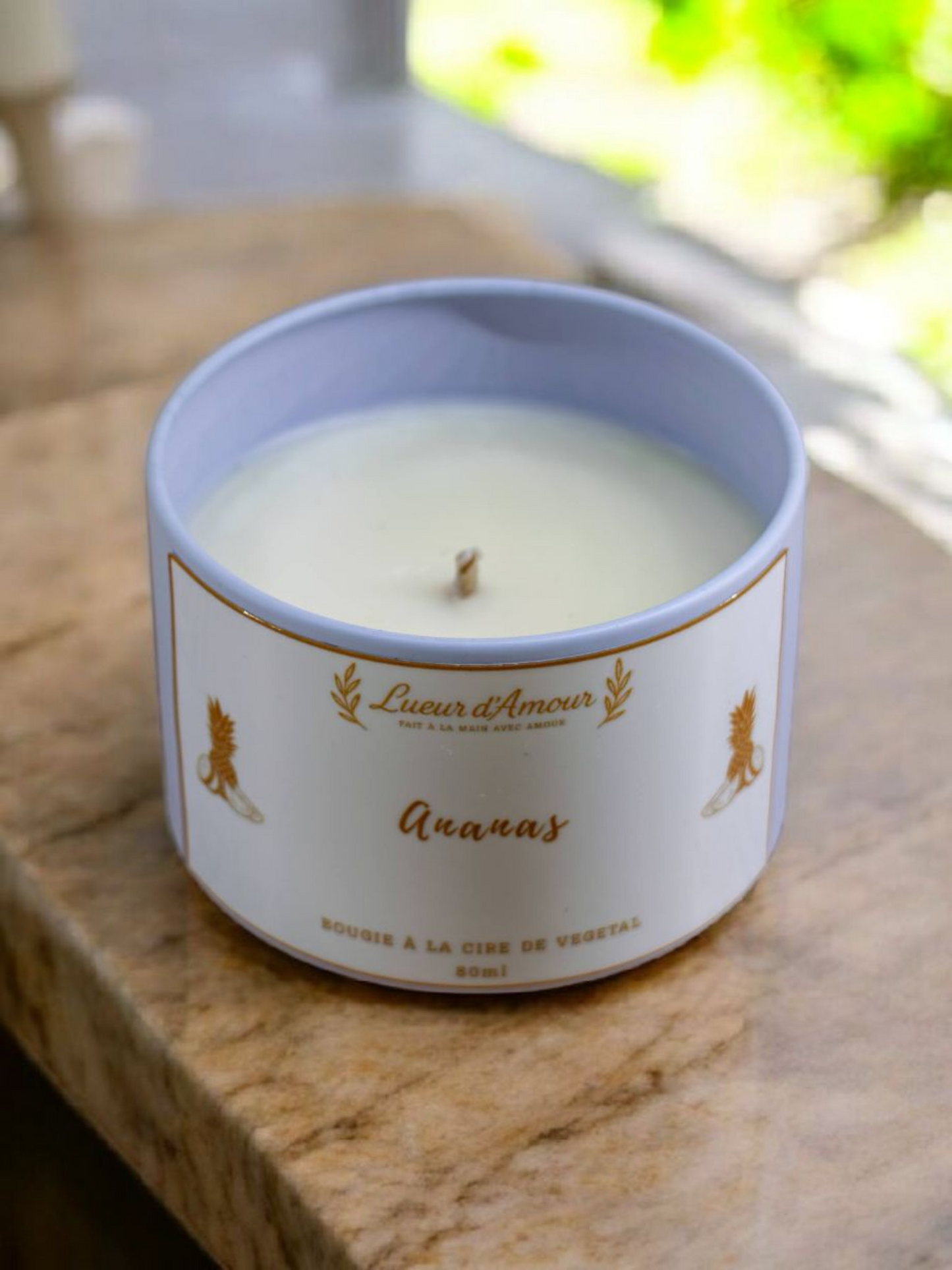 Bougie parfumée artisanale à la cire végétale, sans CMR, mèche en coton – en boîte métal (blanche ou noire) avec couvercle bambou, 80ml – Parfums naturels au choix